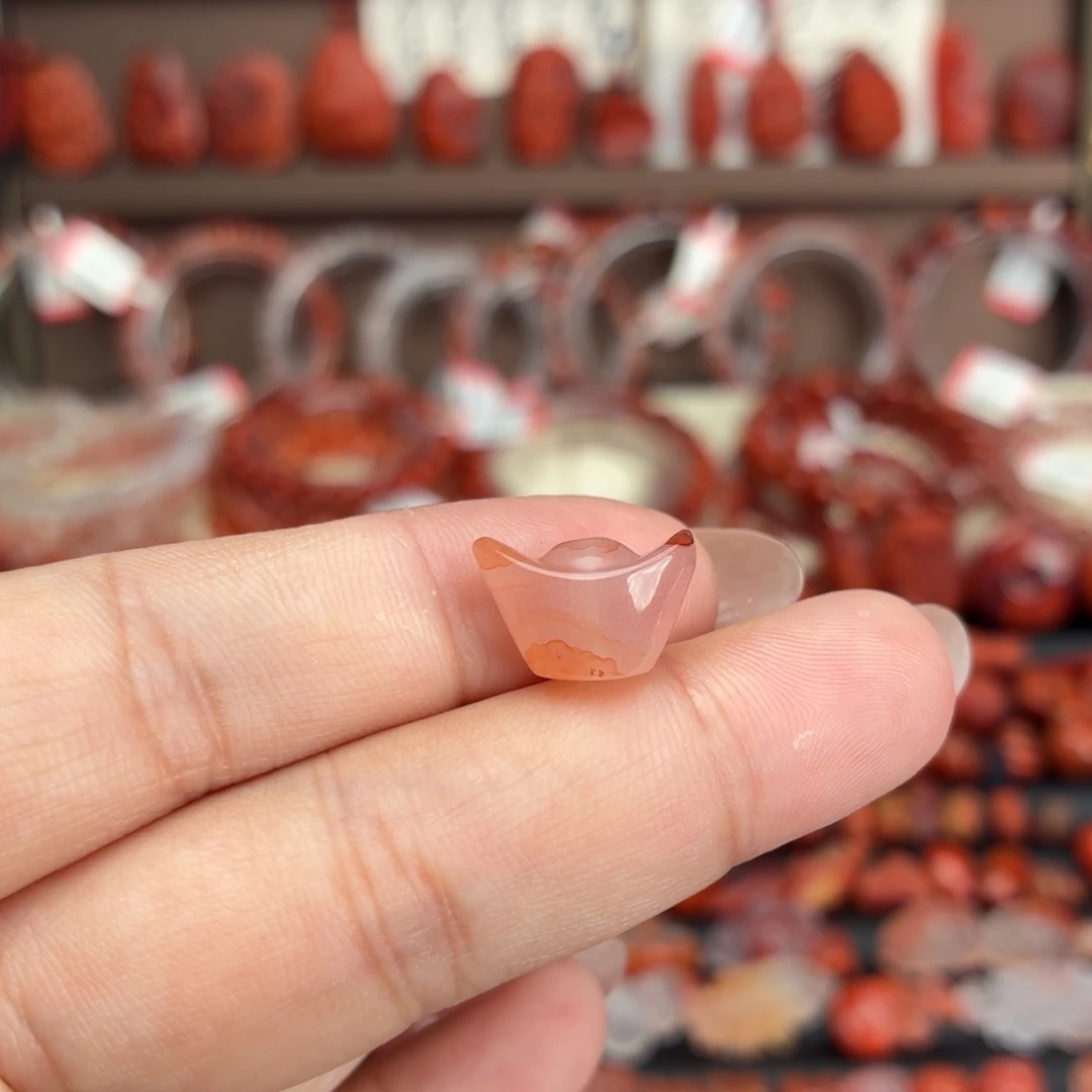 南红玛瑙未镶嵌颈饰通孔元宝