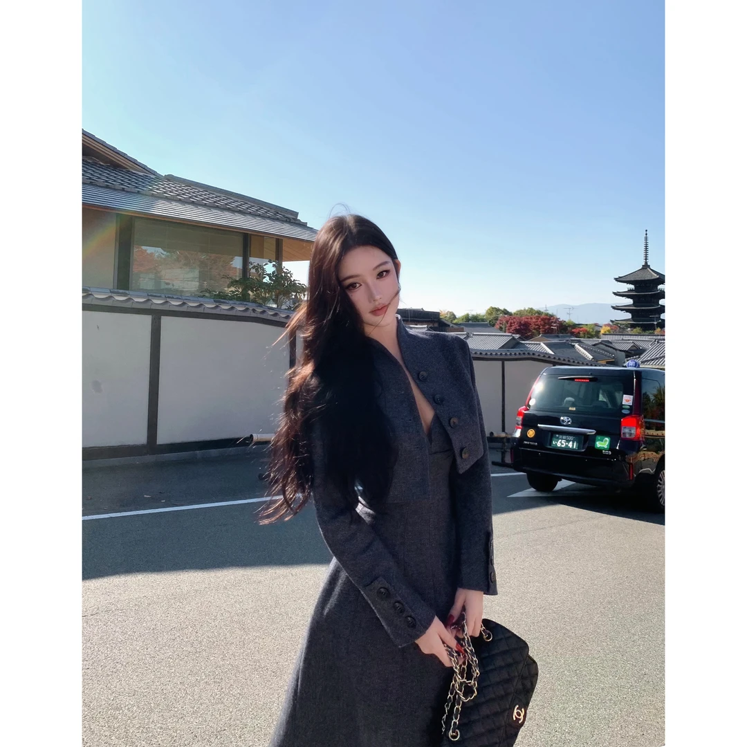 JAYKY YANG【海瑟薇】V领胸垫挂脖大摆长裙宽松短款羊毛外套套装