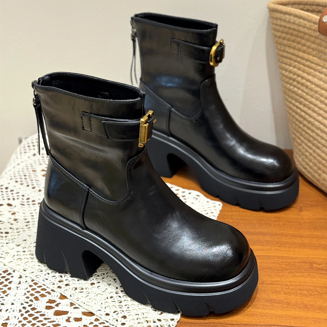 英伦厚底皮带扣厚底机车靴女2025新款秋季复古松糕潮酷超火马丁靴