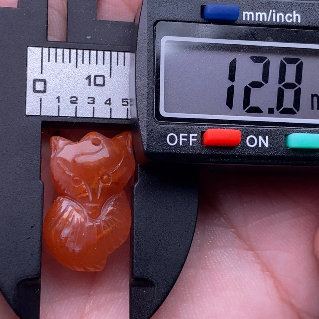 南红玛瑙未镶嵌配饰有瑕疵
