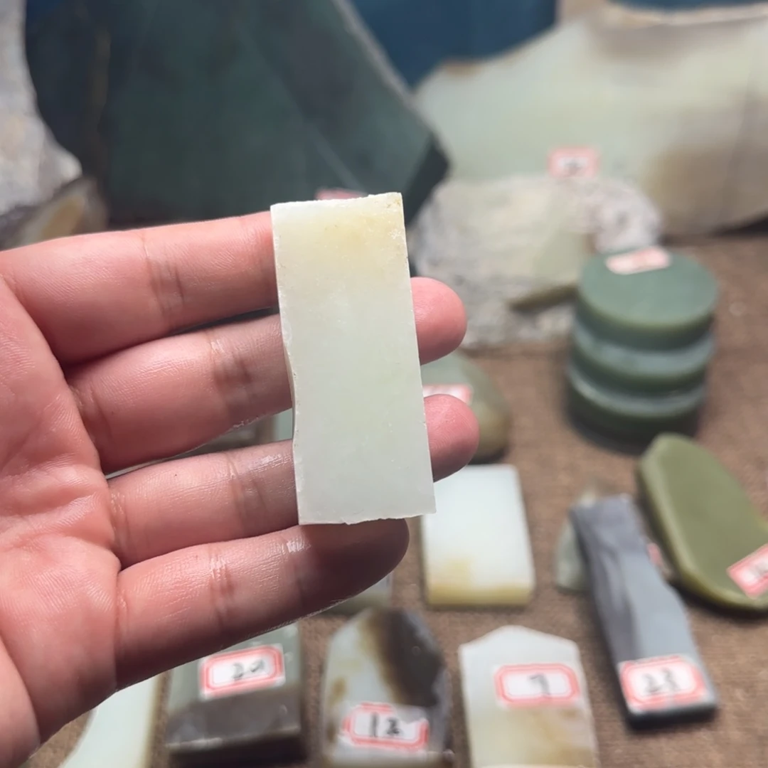 神***云和田玉（糖玉）未镶嵌珠宝奇石