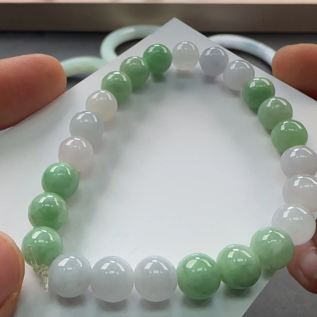 翡翠颈饰未镶嵌8手串