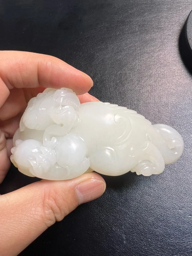 和田玉手把貔貅