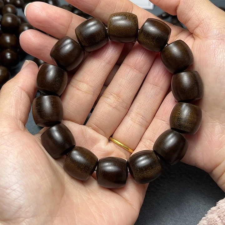 沉香手串白棋玉化