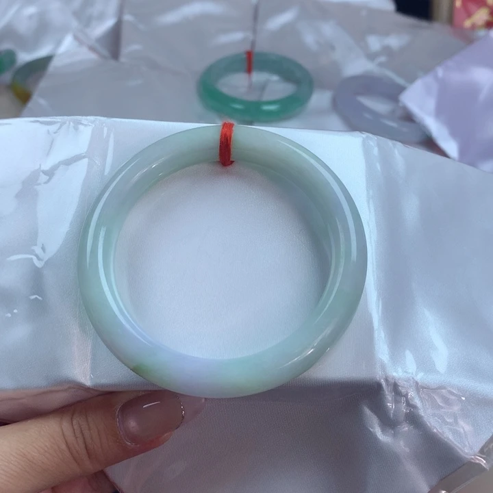 翡翠未镶嵌手镯双彩