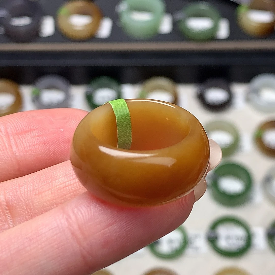 未镶嵌戒指和田玉