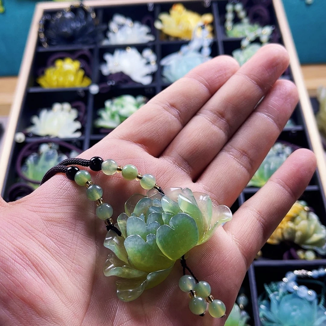 慧***司未镶嵌蛇纹石玉颈饰