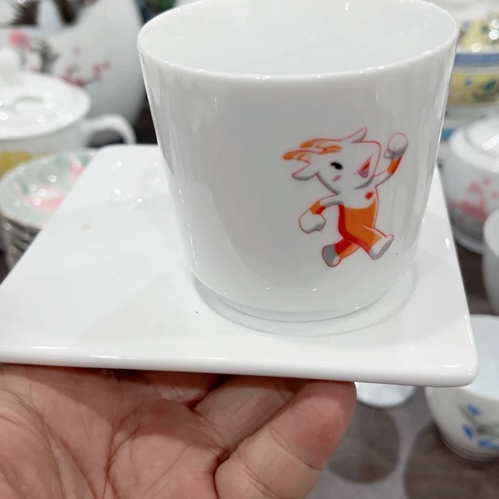 壶釉下五彩的瓷器和瓷器