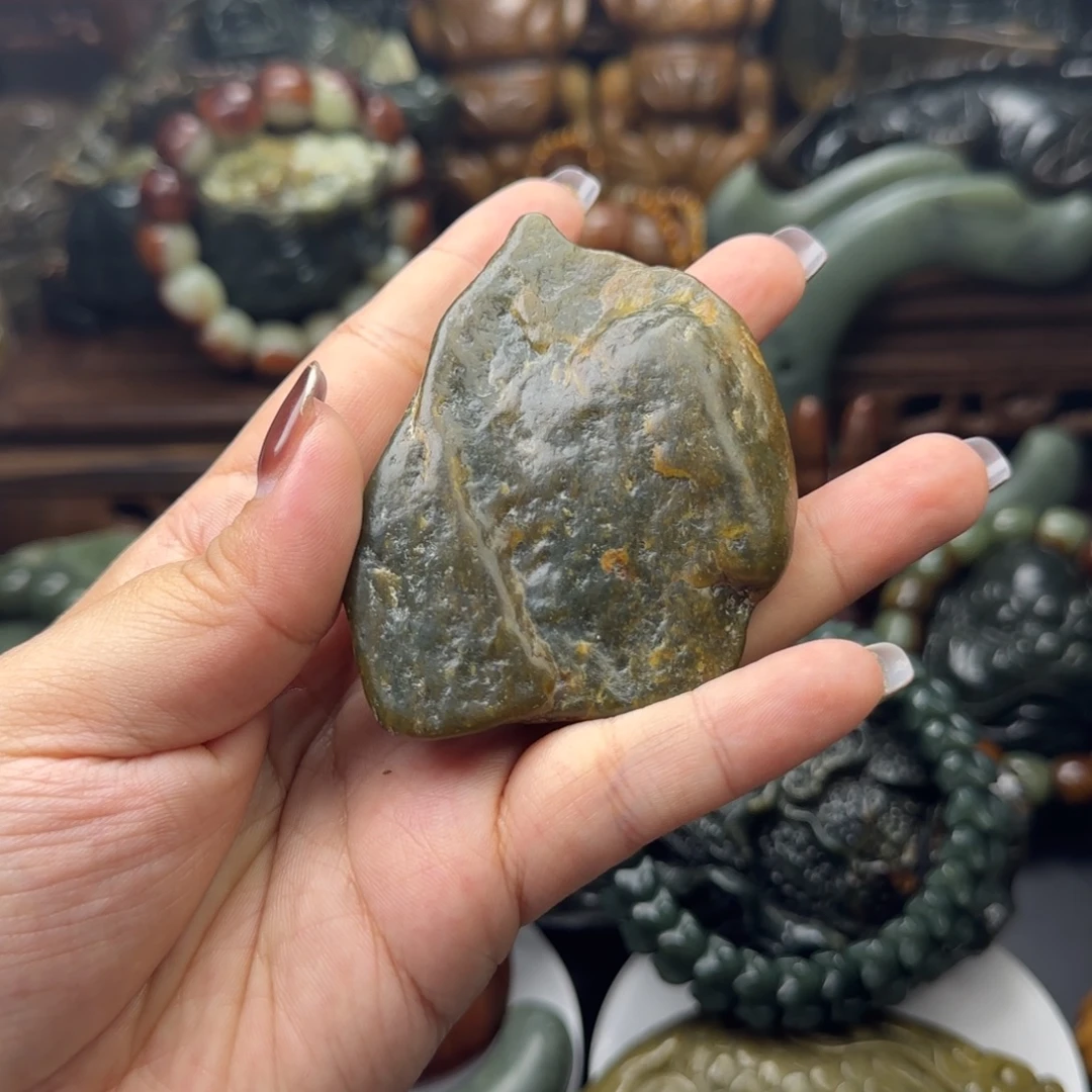 透闪石质玉未镶嵌珠宝奇石