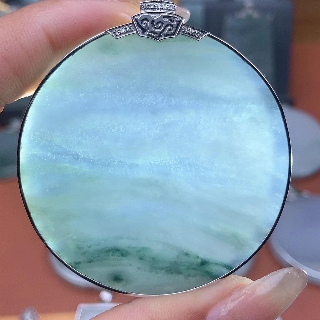 外***裤翡翠18K金镶嵌吊坠(不含链)