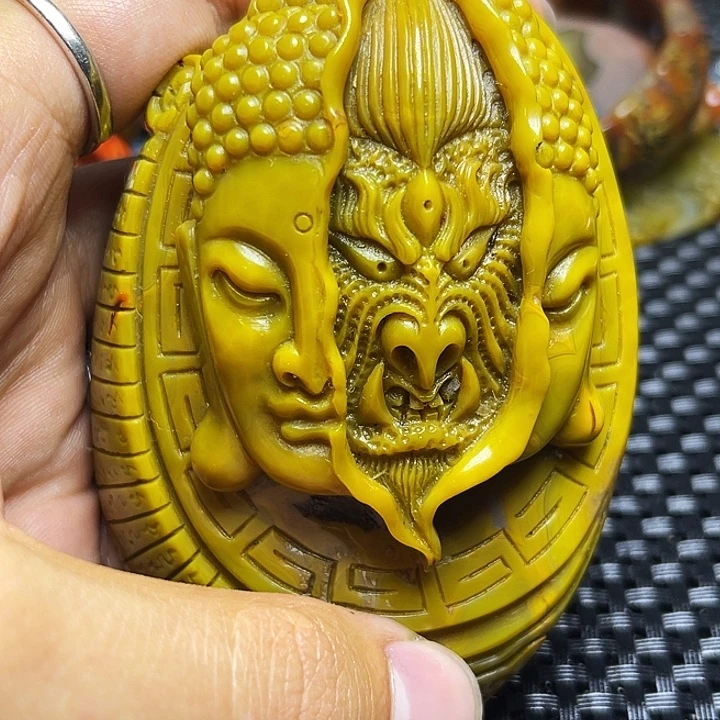 狼***抱玛瑙/玉髓未镶嵌颈饰