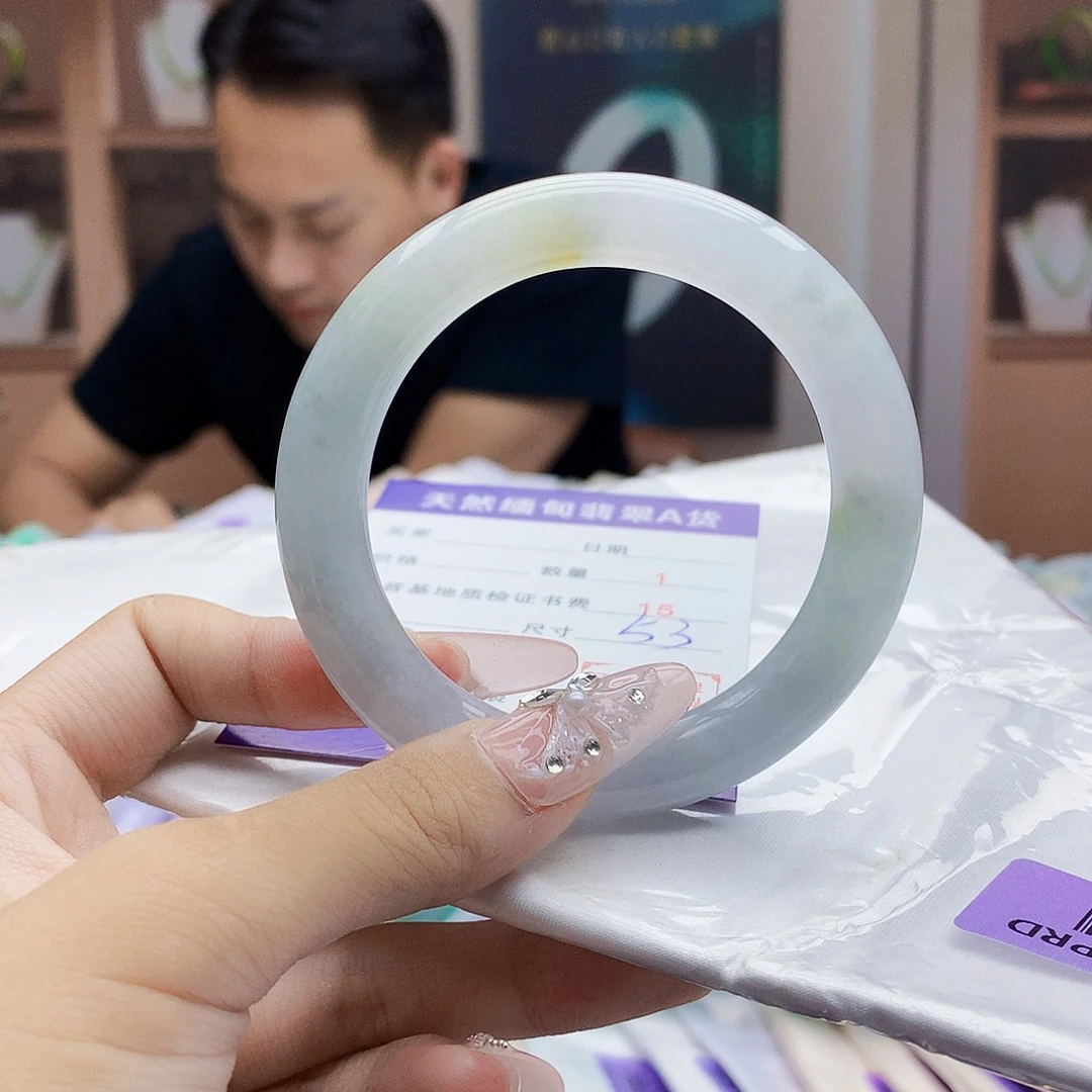 翡翠手镯未镶嵌6778998889998999999999