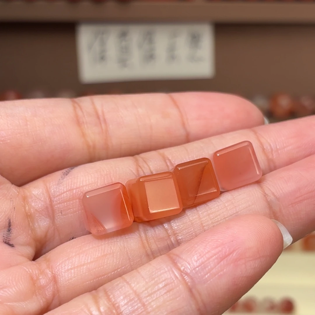 *****未镶嵌川料南红玛瑙方糖4个