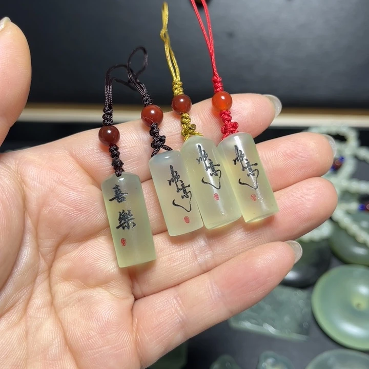 蛇纹石玉合金吊坠