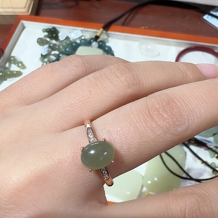 石英质玉颈饰合金