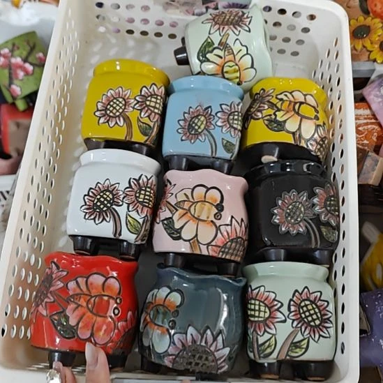 当场拍满15元发货不凑不发，花盆盆口不方不圆有针孔黑点是正常的，