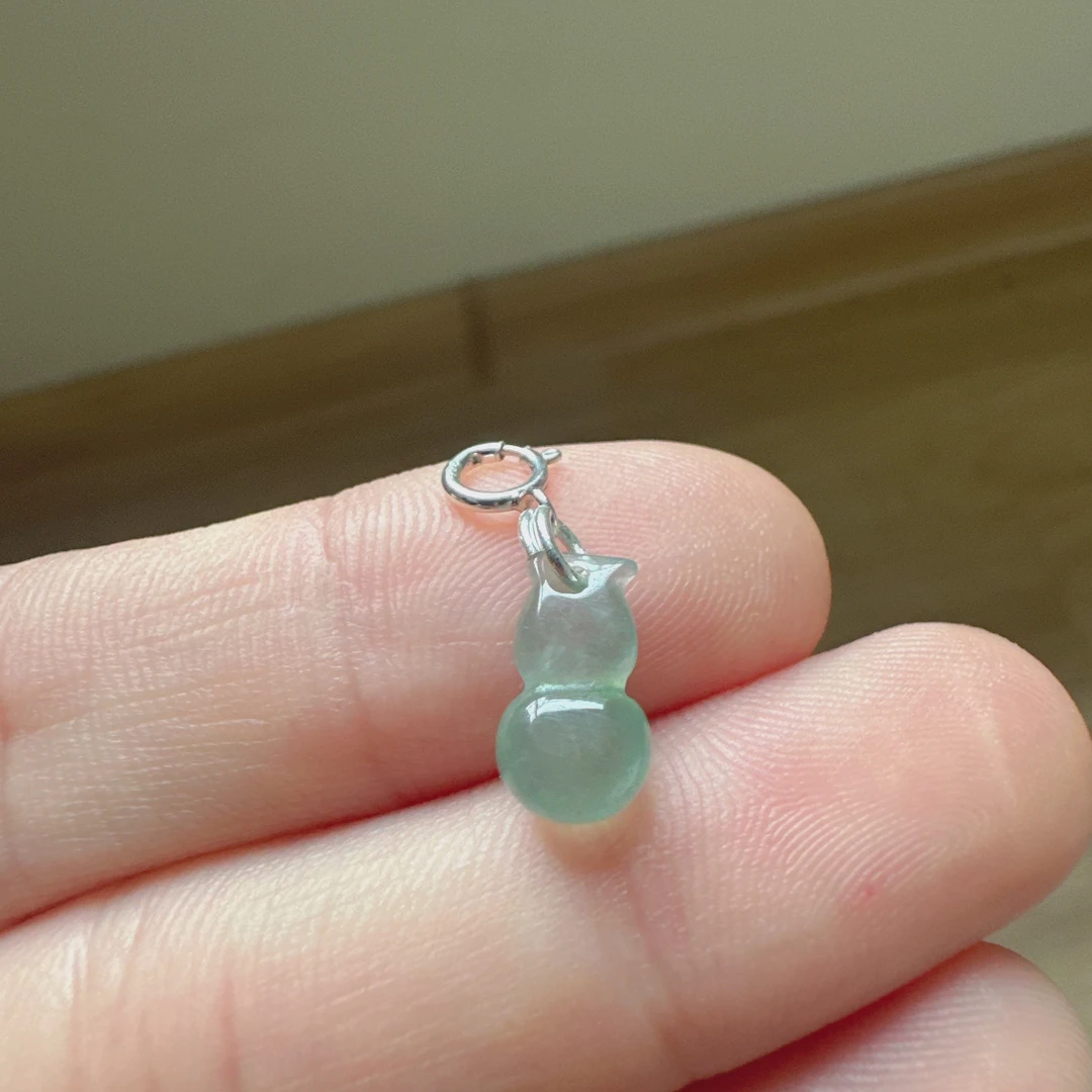 天然缅甸翡翠A货  银S925小提溜 冰种小葫芦 尺寸11.1*6.3*5