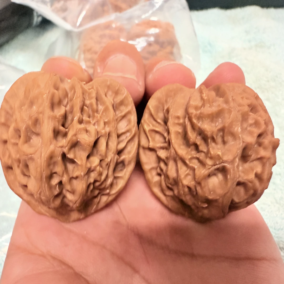 宫灯文玩核桃，高36边42肚38
