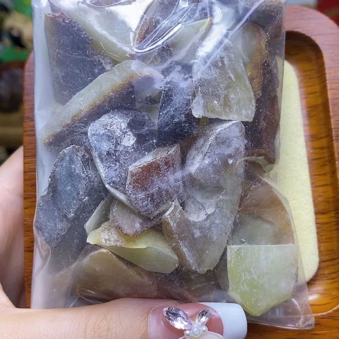 李***口未镶嵌琥珀珠宝奇石陈