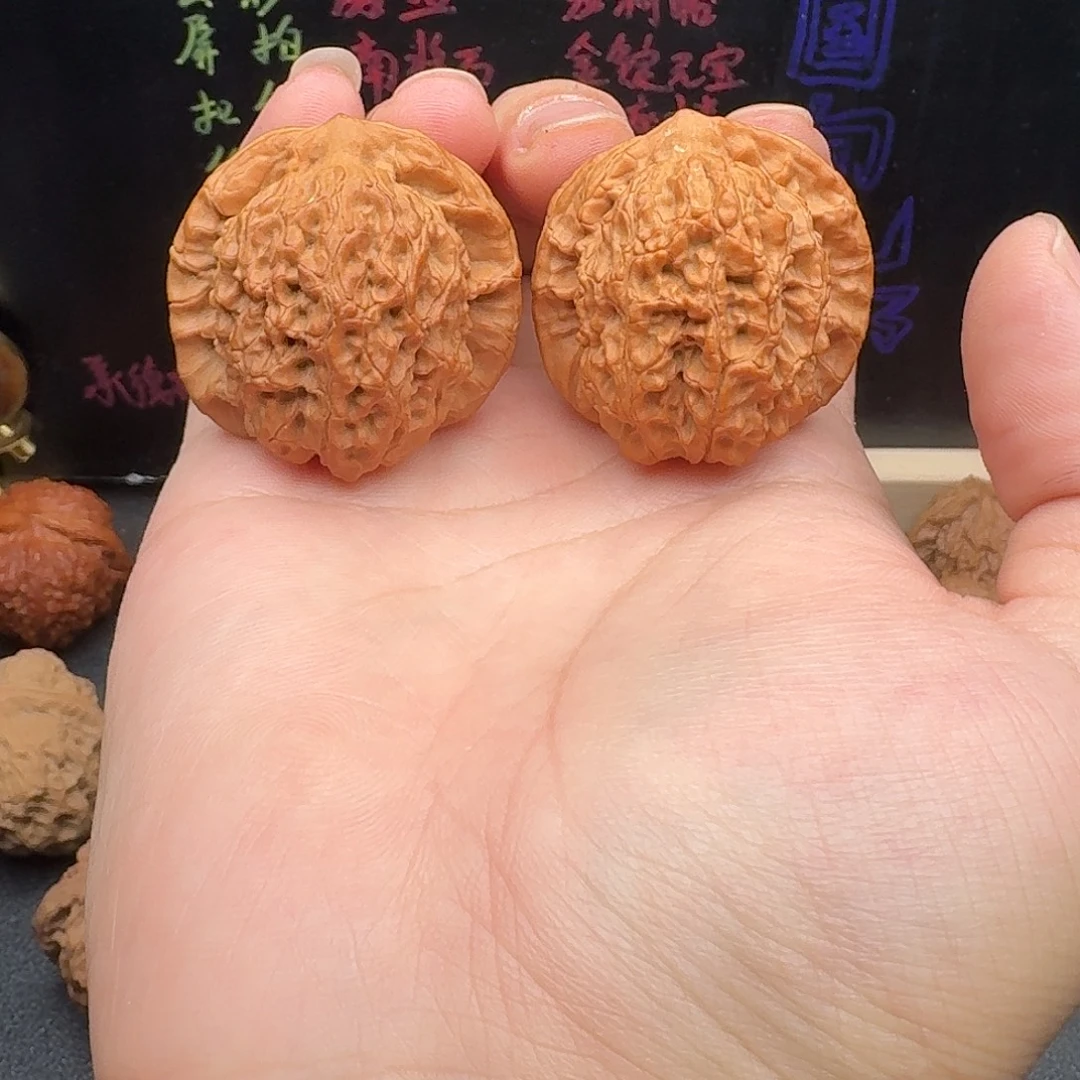 38全品马老四文玩核桃