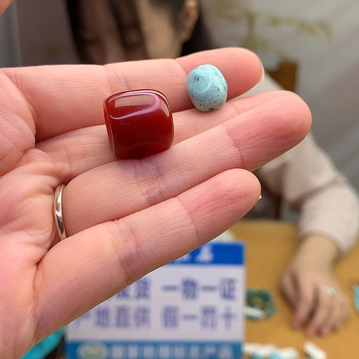 呵****未镶嵌原矿玛瑙/玉髓