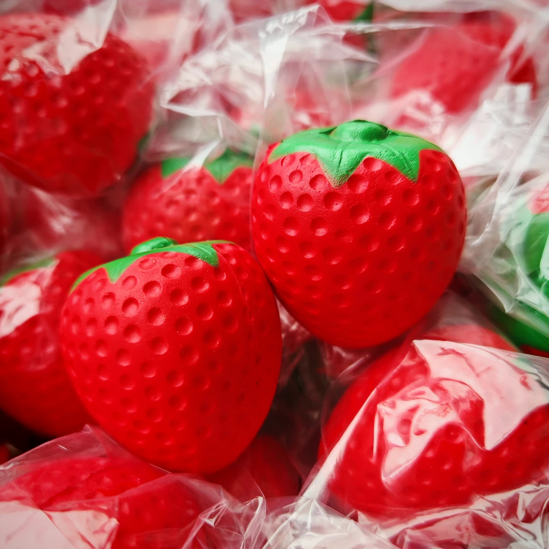 仿真草莓慢回弹解压玩具小草莓随身小慢发泄减压创意整蛊玩具
