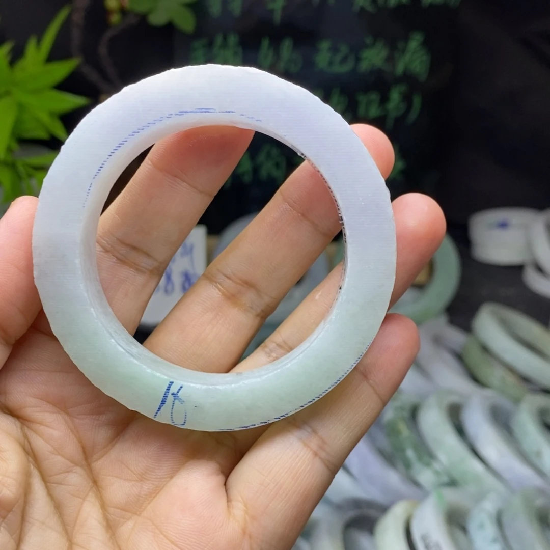 定制翡翠未镶嵌手镯