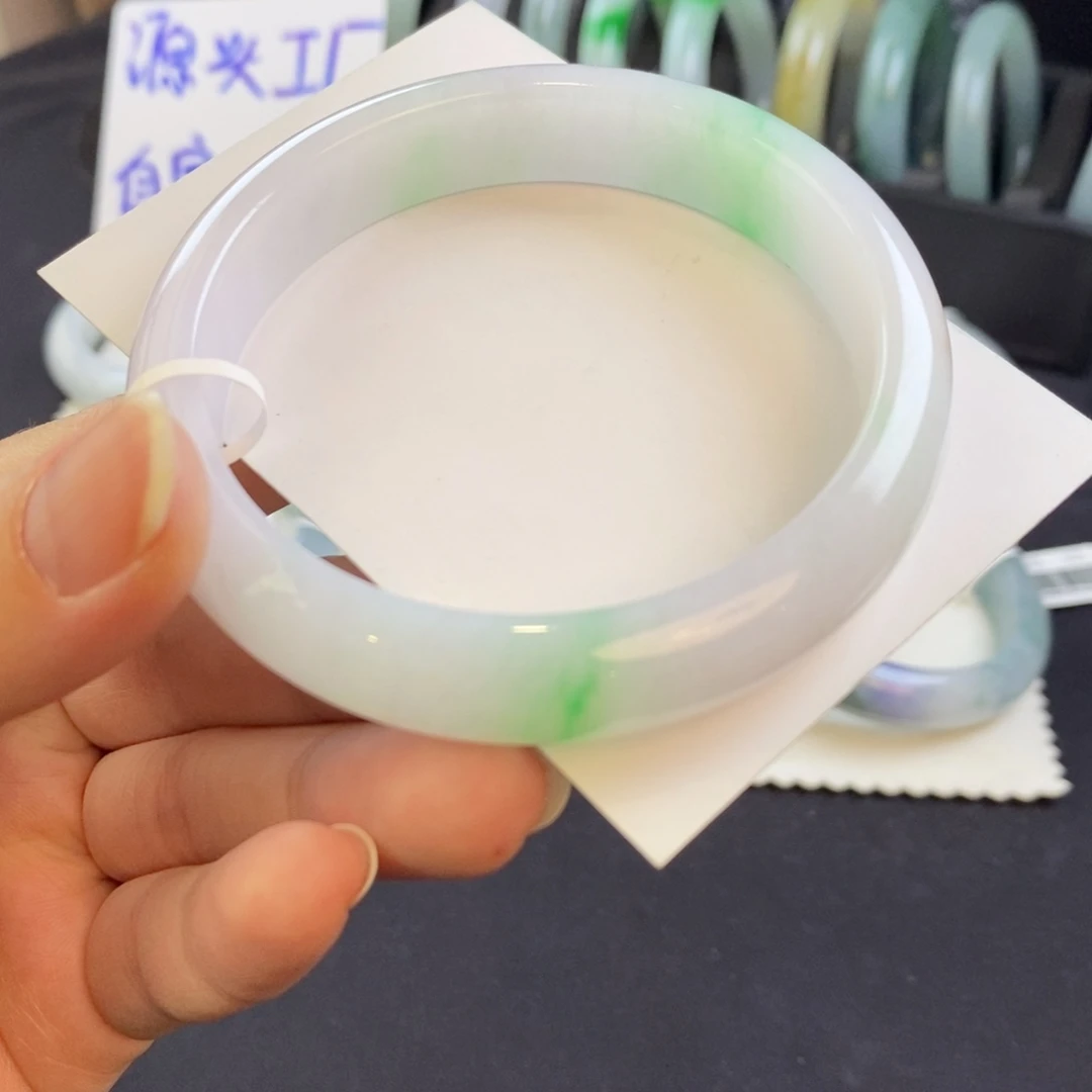 翡翠未镶嵌手镯白底青59