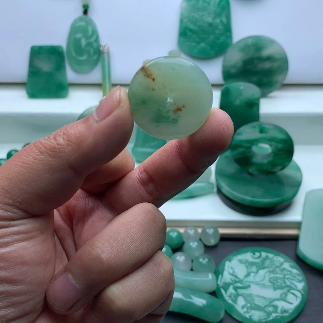 石英质玉（非洲翠）未镶嵌颈饰