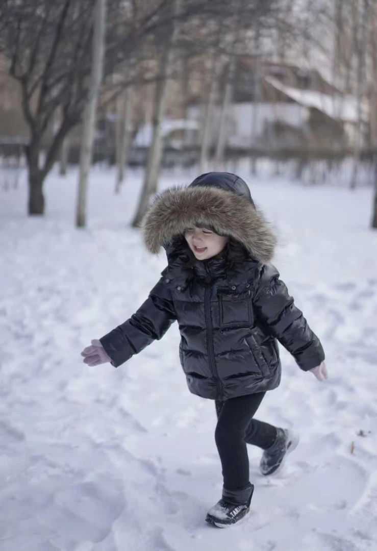鹅绒带毛领儿童高端线产品外套