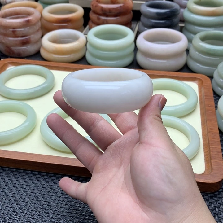 石英质玉（佘太翠）手镯未镶嵌