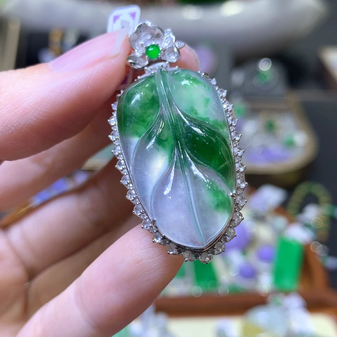 【闪购商品】翡翠颈饰18K金镶嵌翡翠吊坠项链