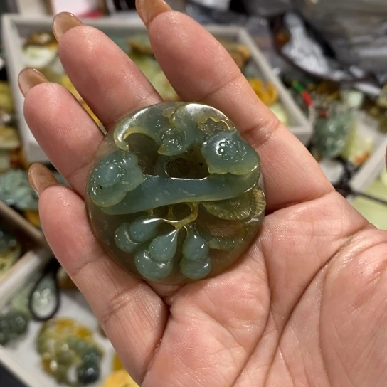 *****蛇纹石玉未镶嵌颈饰