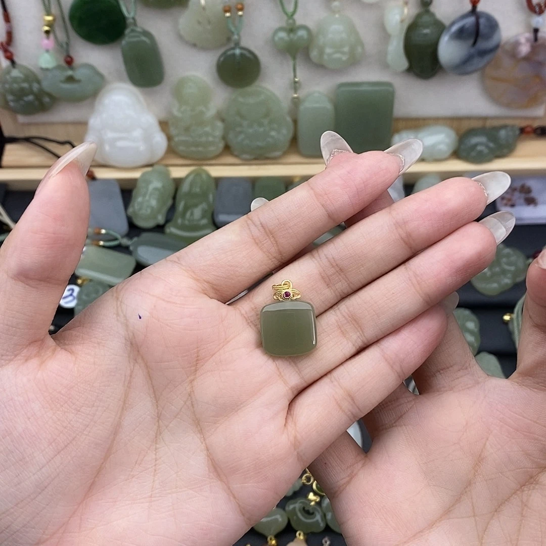 吊坠(赠链)银S925镶嵌和田玉