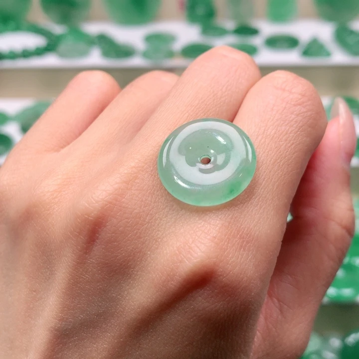 颈饰未镶嵌石英质玉