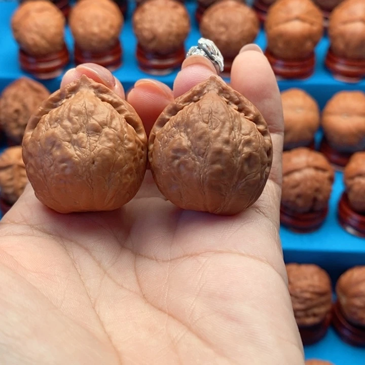 文玩核桃把件大桃心