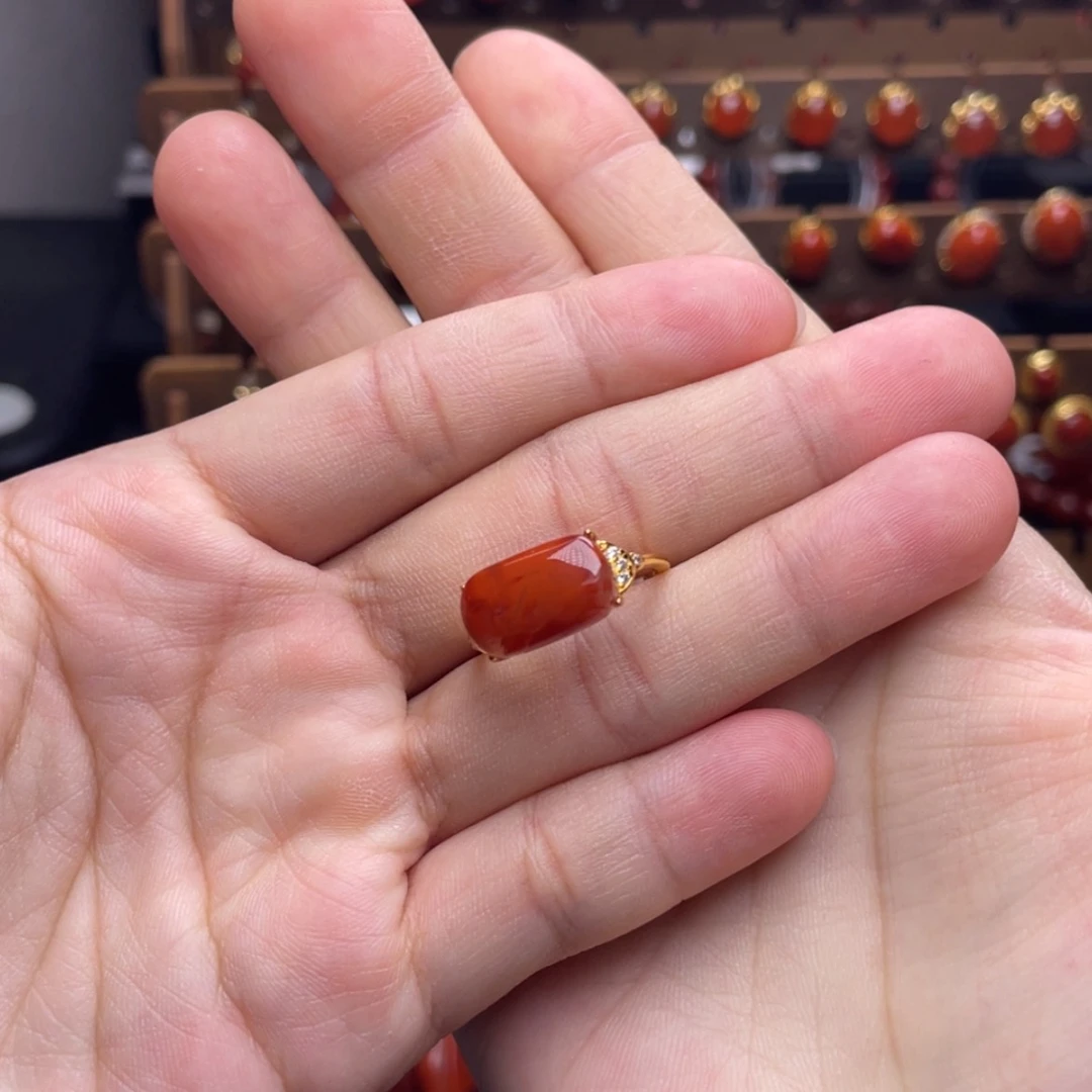 【闪购商品】银S925镶嵌马鞍戒指南红玛瑙慧**雪