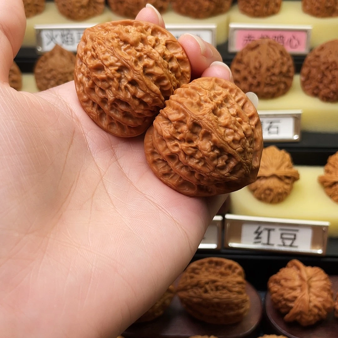 文玩核桃吊坠金牛41尺