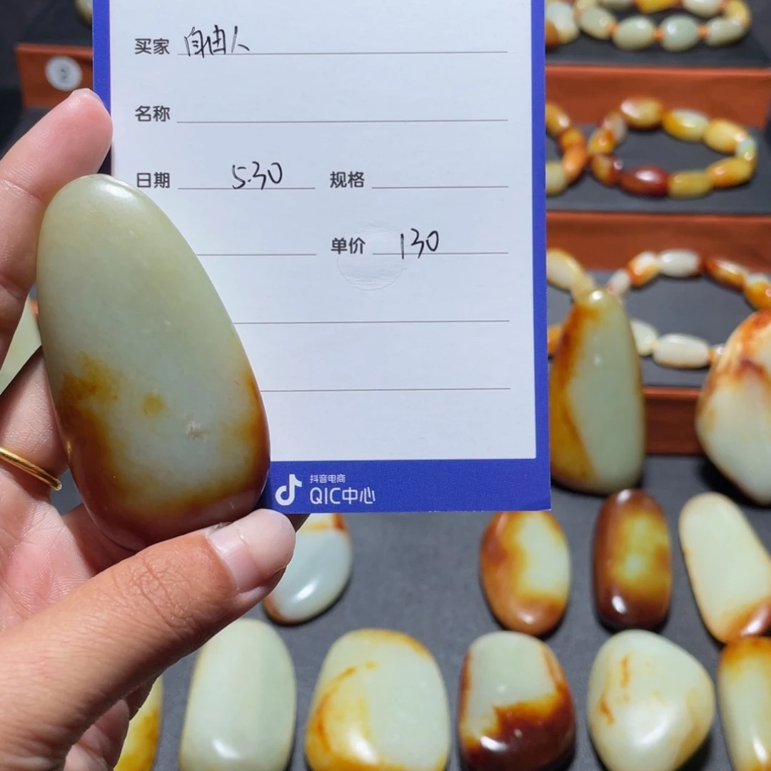 和田玉未镶嵌颈饰自*人