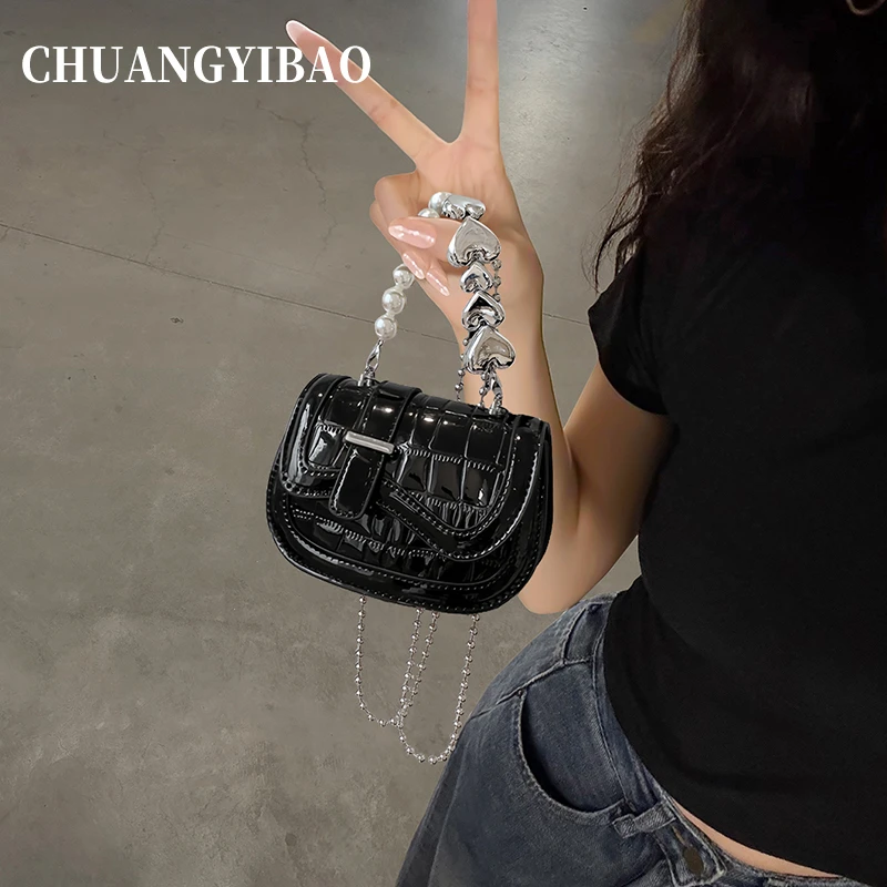 秋冬高级质感小众珍珠链条斜挎包女2025新款极简风韩版迷你马鞍包