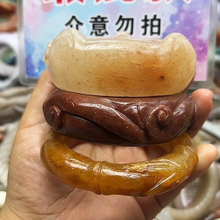 未镶嵌手镯石英岩玉乐*