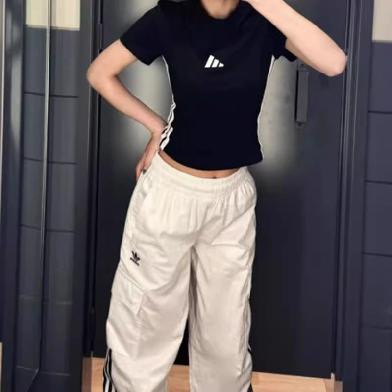 阿迪达斯女子运动短袖T恤短款2025夏季透气健身休闲体恤 JD0846