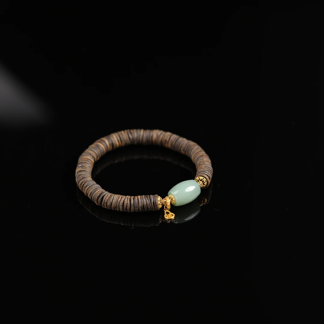 沉香本真 |“兰心”严选精品和田玉高色粉青棋楠沉香随型手串