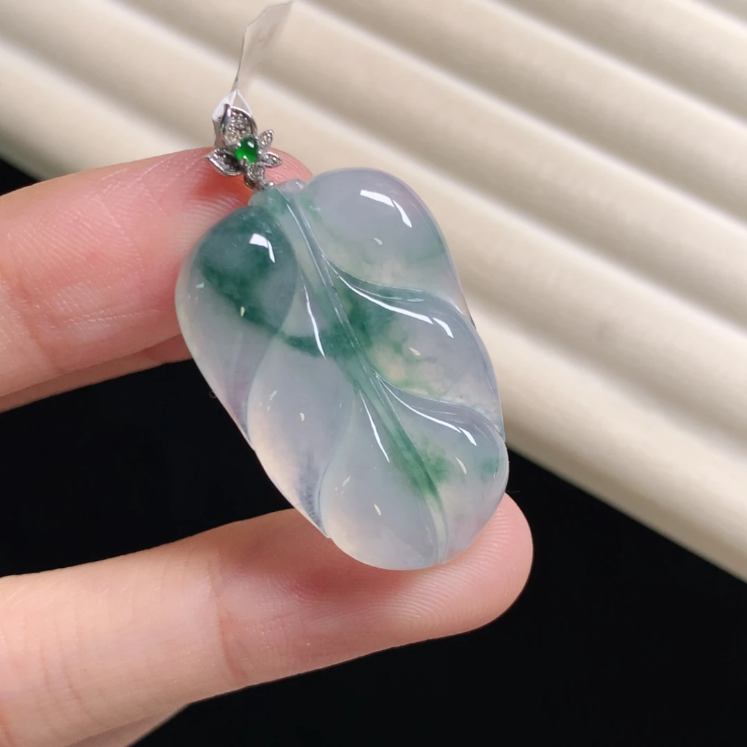 翡翠颈饰18K金镶嵌叶子