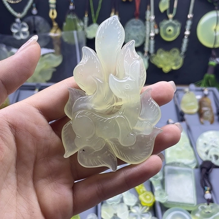 未镶嵌蛇纹石玉颈饰