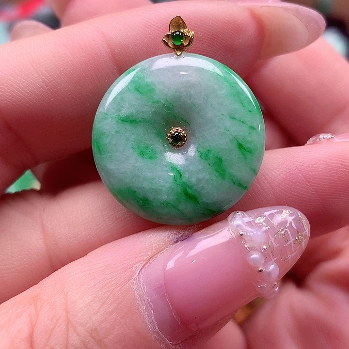 翡翠18K金镶嵌颈饰翡翠