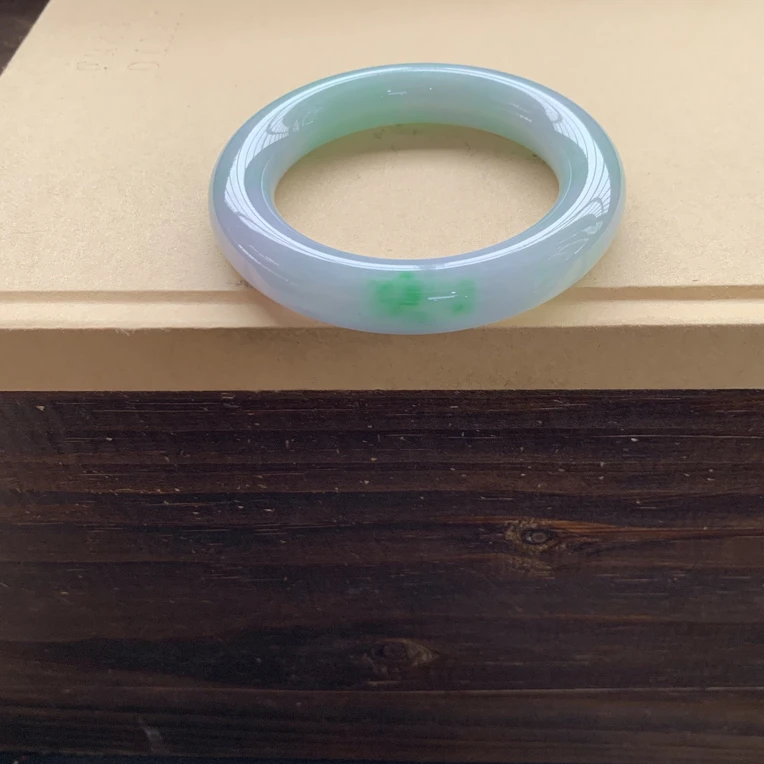 冰胶辣阳绿圆条手镯，27800圈口54.8-12.2-12.2，天然翡翠缅A完美