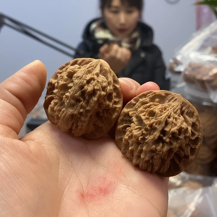 把件文玩核桃42.5红皮乾隆纹