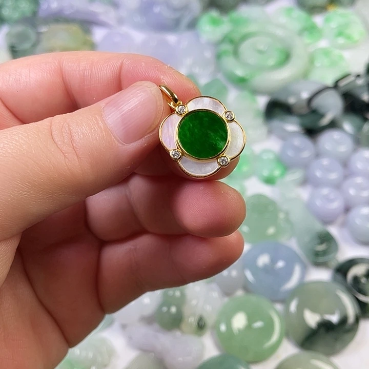 习***欢翡翠未镶嵌颈饰茶花