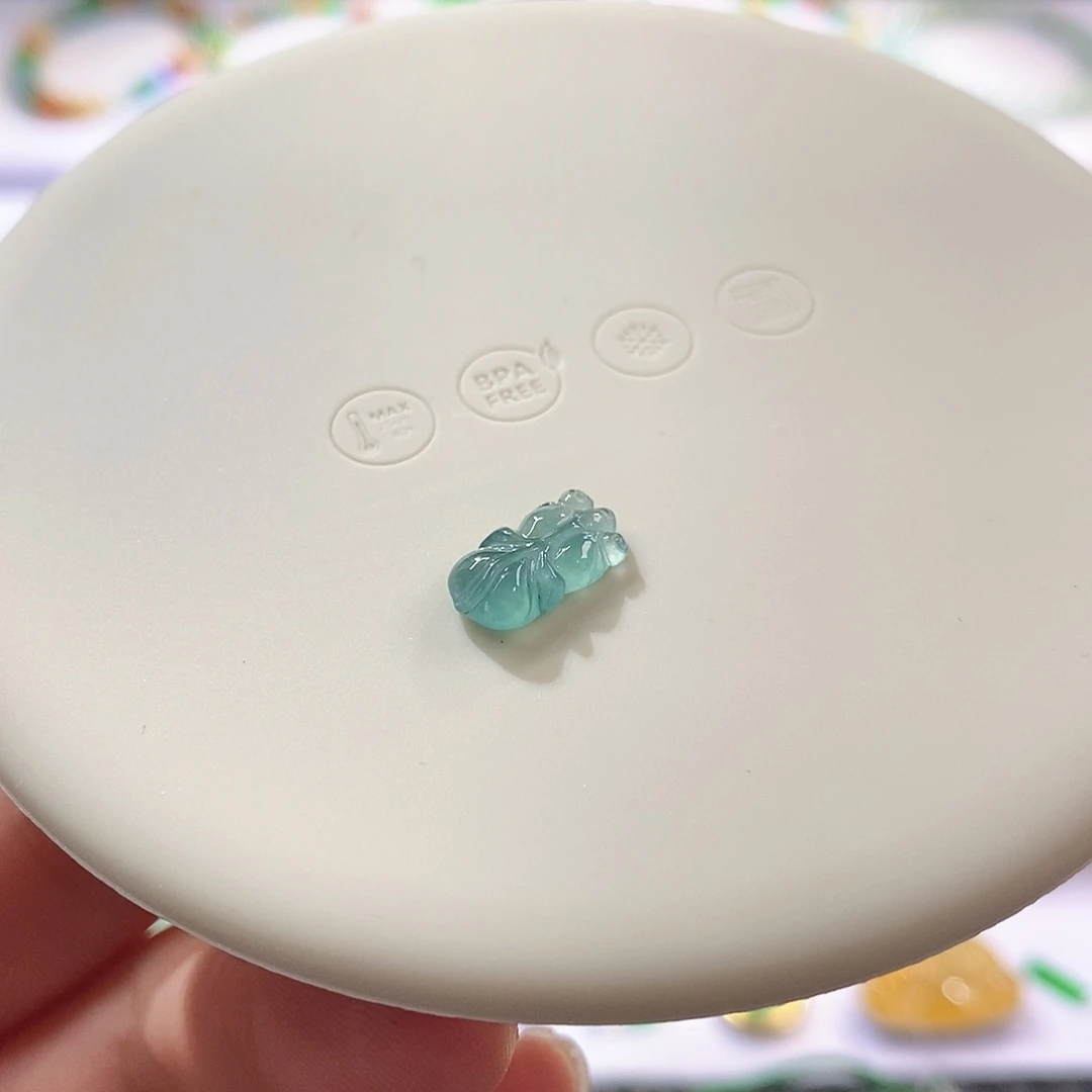 翡翠裸石高冰蓝金鱼